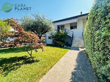 Foto Case semi ndipendenti a Mogliano Veneto Centro di 280 m² con 8 locali