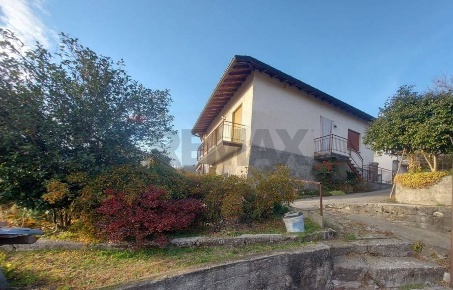 Foto Casa indipendente in Via Cascine 64, Cittiglio Centro di 230 m²