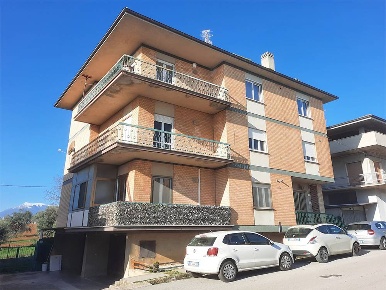 Foto Appartamento in Via Michelangelo, Nereto Centro di 122 m² con 4 locali