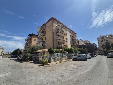 Foto Appartamento in Via Scillato 79, Palermo di 142 m² con 4 locali