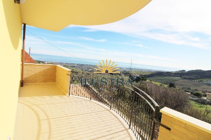 Foto Appartamento in VIA SAN MARTINO 96, Colonnella di 93 m² con 3 locali