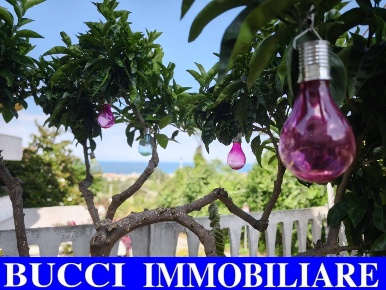 Foto Villa a schiera in Strada Zanni, Pescara di 280 m² con 6 locali