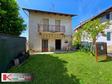 Foto Rustico in Via Re 15, Villamiroglio di 104 m² con 4 locali in vendita