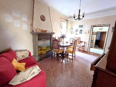 Foto Appartamento in Largo Garibaldi, Caprarola Centro di 78 m² in vendita