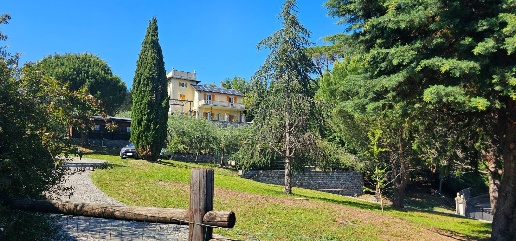 Foto Case semi ndipendenti a Chiavari di 300 m² con 8 locali in vendita