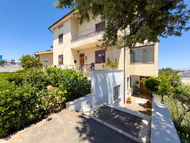 Foto Appartamento in via dei peligni, Castel Frentano di 181 m² in vendita