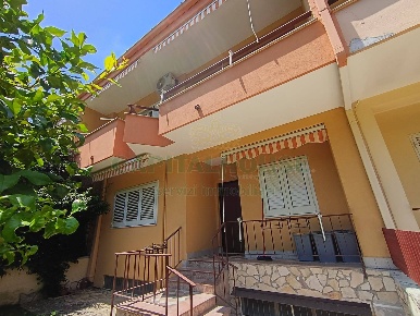 Foto Villa unifamiliare in Via Mendel, Caserta Centurano di 300 m²