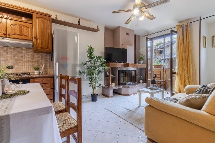 Foto Case semi ndipendenti in Via del Pozzo 3, Cuveglio Centro di 125 m²