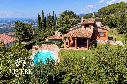 Foto Villa unifamiliare in Frazione Casteldelmonte, Acquasparta di 237 m²