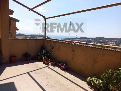 Foto Appartamento in Via Tiziano 13, Piombino Centro di 160 m² con 6 locali