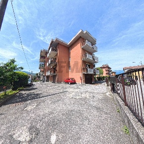 Foto Appartamento in via creva 58, Luino Centro di 112 m² con 5 locali