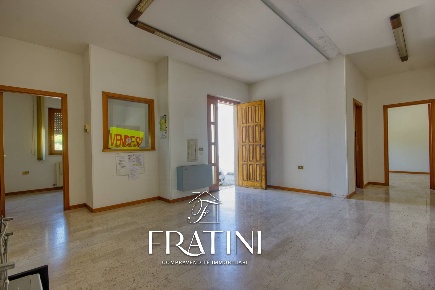 Foto Appartamento in Via Gran Sasso 29d, Ancarano di 182 m² con 7 locali