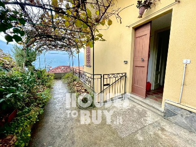 Foto Appartamento in Via Roma 146, Lierna con 4 locali in vendita