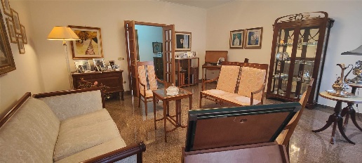 Foto Casa indipendente in via capoderose, Cosenza Centro di 530 m²