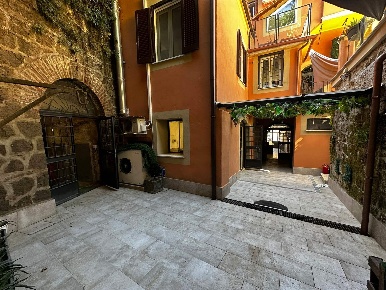 Foto Attività commerciale in Via IV novembre, Capena Centro di 130 m²