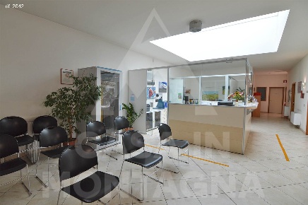 Foto Ufficio a Laives Centro di 370 m² con 12 locali in vendita