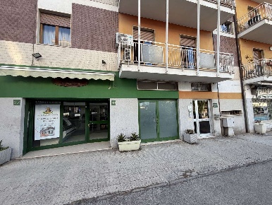 Foto Locale commerciale in Via Ciccarone, Vasto di 90 m² con 3 locali