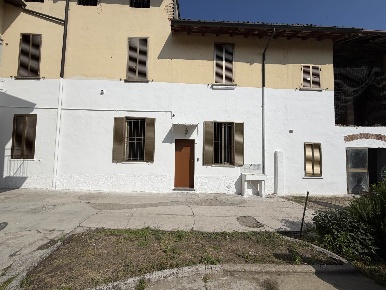 Foto Case semi ndipendenti a Gambolò Centro di 170 m² con 3 locali