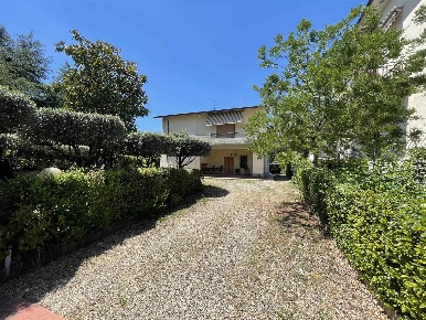 Foto Appartamento a Lastra a Signa Centro di 320 m² con 10 locali