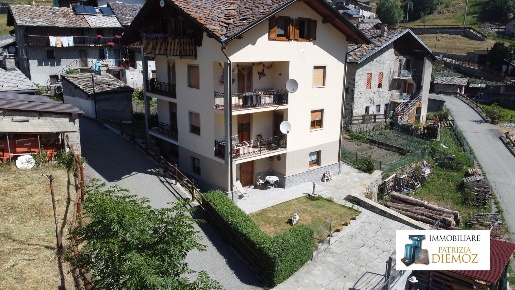 Foto Appartamento in La Cretaz, Oyace di 100 m² con 3 locali in vendita
