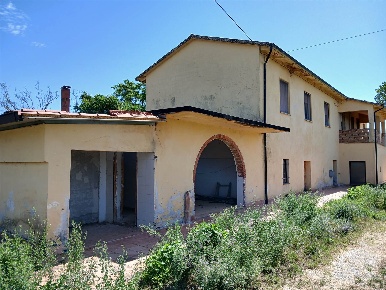 Foto Rustico a Torrita di Siena Centro di 700 m² con 12 locali in vendita