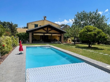 Foto Rustico a Campagnatico di 269 m² con 10 locali in vendita