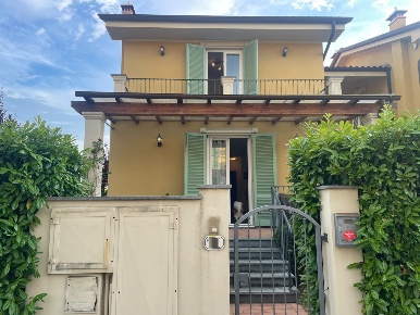 Foto Villa bifamiliare in Via Sarzanese, Camaiore Capezzano Pianore