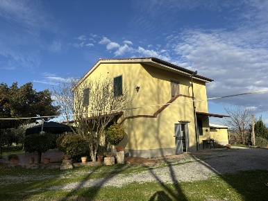 Foto Casale a Magliano in Toscana di 180 m² con 6 locali in vendita