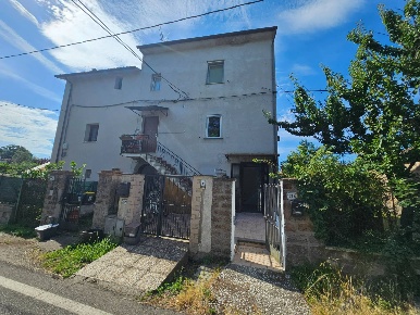 Foto Appartamento in Via Blera 215, Vetralla Centro di 70 m² con 4 locali
