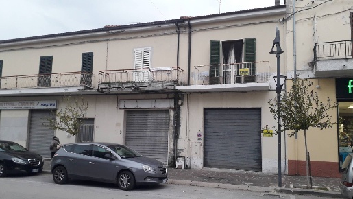 Foto Locale commerciale in Corso 1°Maggio, Scafa Centro di 90 m² in vendita