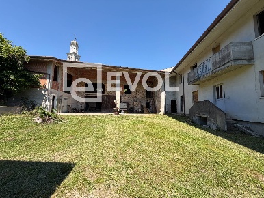Foto Casa indipendente in via Santi e cosma 11, Fagagna Centro di 500 m²