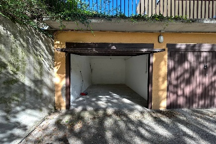Foto Posti auto in Via Vittorio Locchi 6, Verona Ponte Crencano di 14 m²