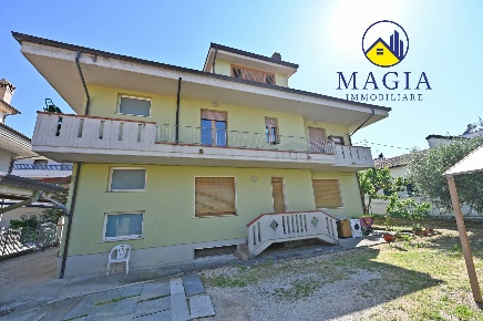 Foto Casa indipendente a Sant'Egidio alla Vibrata Centro di 300 m²
