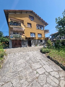 Foto Appartamento in via Ugo Foscolo 9, Luino Centro di 73 m² con 3 locali