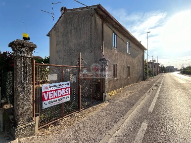 Foto Casa indipendente in VIA LOBBIA VICENTINA, Lonigo Lobbia Vicentina