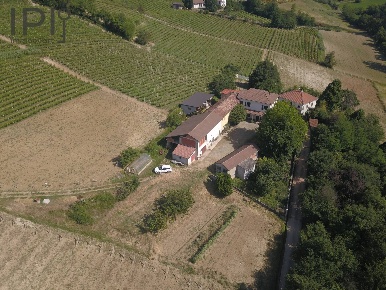 Foto Rustico in strada della valle, Acqui Terme di 550 m² con 15 locali