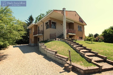 Foto Villa unifamiliare in Via Casa Vecchia 3, Rea di 150 m² con 4 locali