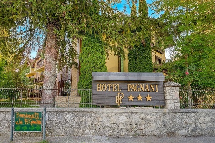 Foto Hotel in Viale Colli dell'Oro 5, Pescasseroli di 1000 m² con 60 locali