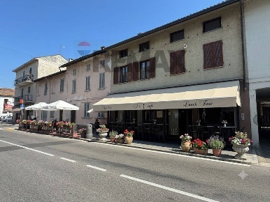 Foto Bar in Corso Cavour 37, Garlasco Centro di 100 m² con 1 locali