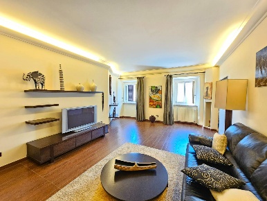 Foto Appartamento in Via Giuseppe Mazzini, Viterbo di 110 m² con 5 locali