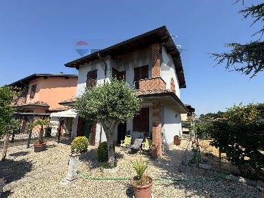 Foto Villa unifamiliare in Via San Zino 14/E, Dorno Centro di 150 m²