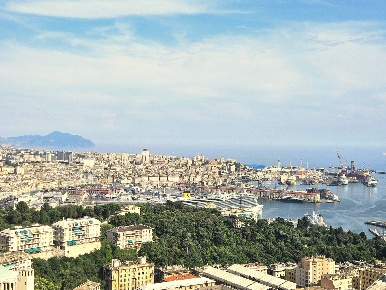 Foto Appartamento in Via Pomposa, Genova San Teodoro di 106 m² con 7 locali