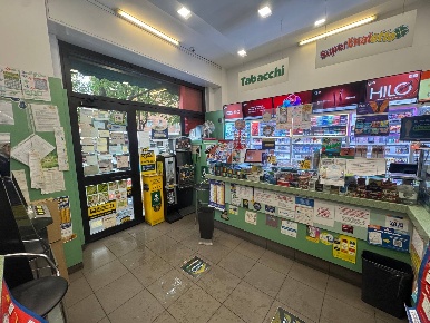 Foto Negozio in Via Giambellino, Milano Giambellino di 30 m² con 2 locali