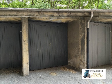 Foto Garage in Corso Ivrea, Aosta Centro di 12 m² con 1 locali in vendita