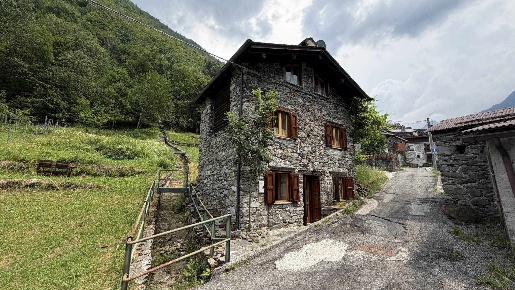 Foto Casa indipendente a Gerola Alta di 82 m² con 3 locali in vendita