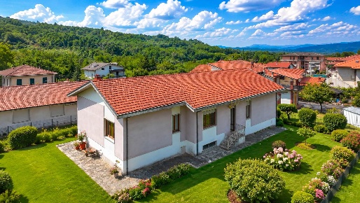 Foto Villa unifamiliare a Bagnone di 190 m² con 9 locali in vendita