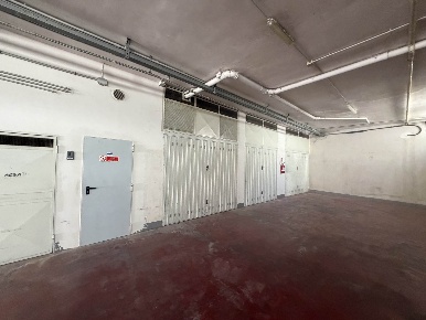 Foto Garage in via Giulio Cesare, Vasto di 96 m² con 2 locali in vendita