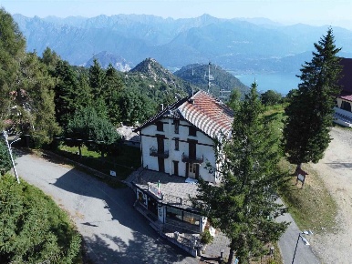 Foto Hotel a Stresa Centro di 900 m² con 25 locali in vendita