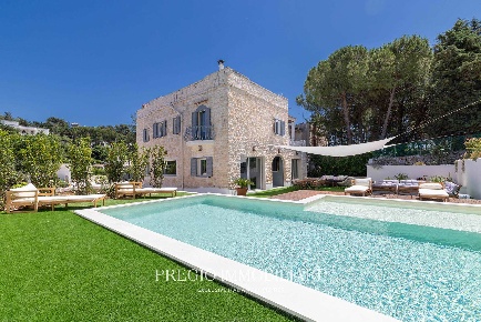 Foto Villa unifamiliare in Viale delle More, Fasano di 296 m² con 6 locali