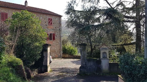 Foto Rustico a Larciano di 440 m² con 15 locali in vendita